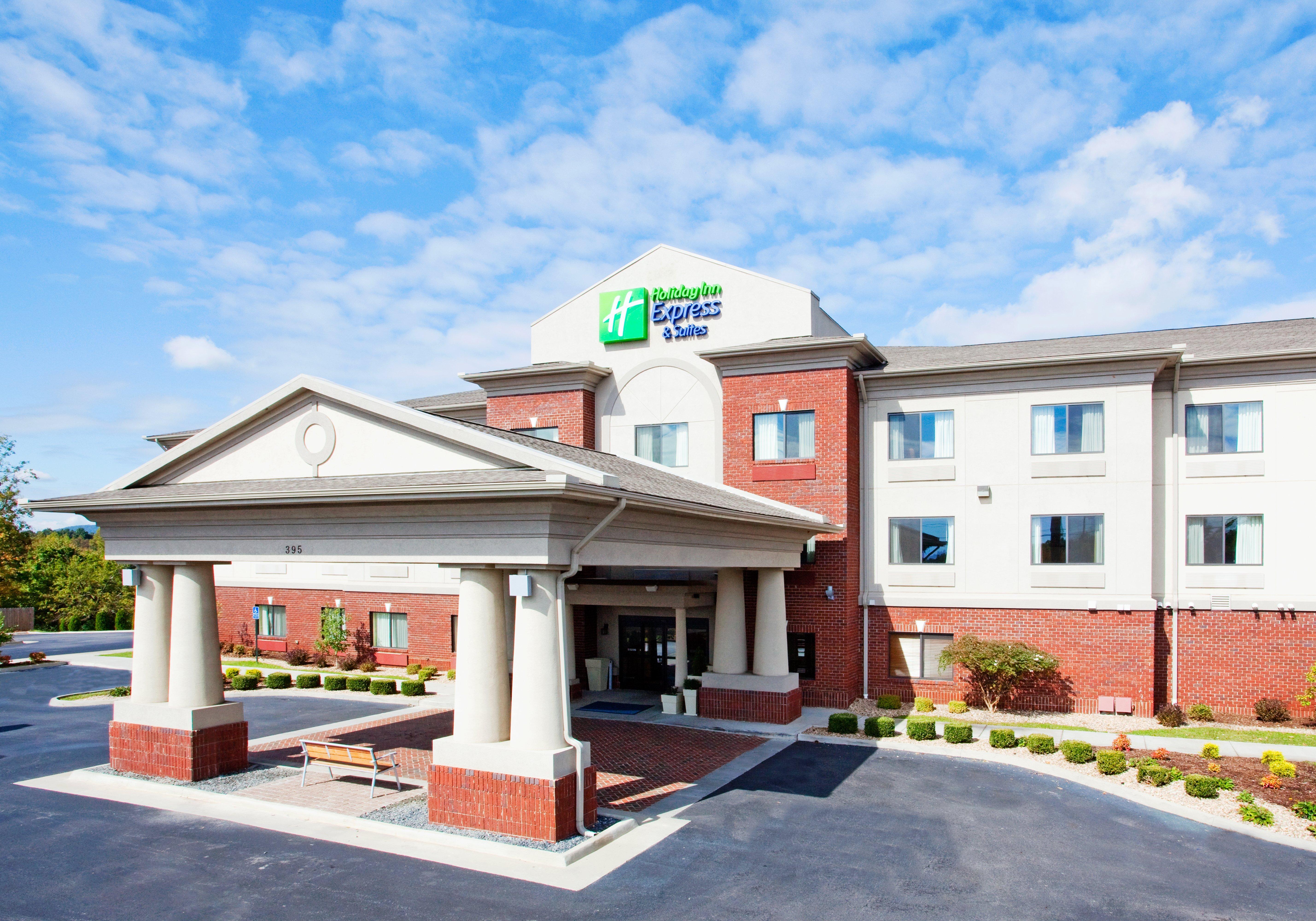 Holiday Inn Express & Suites Rocky Mount Smith Mountain Lake By Ihg Bagian luar foto