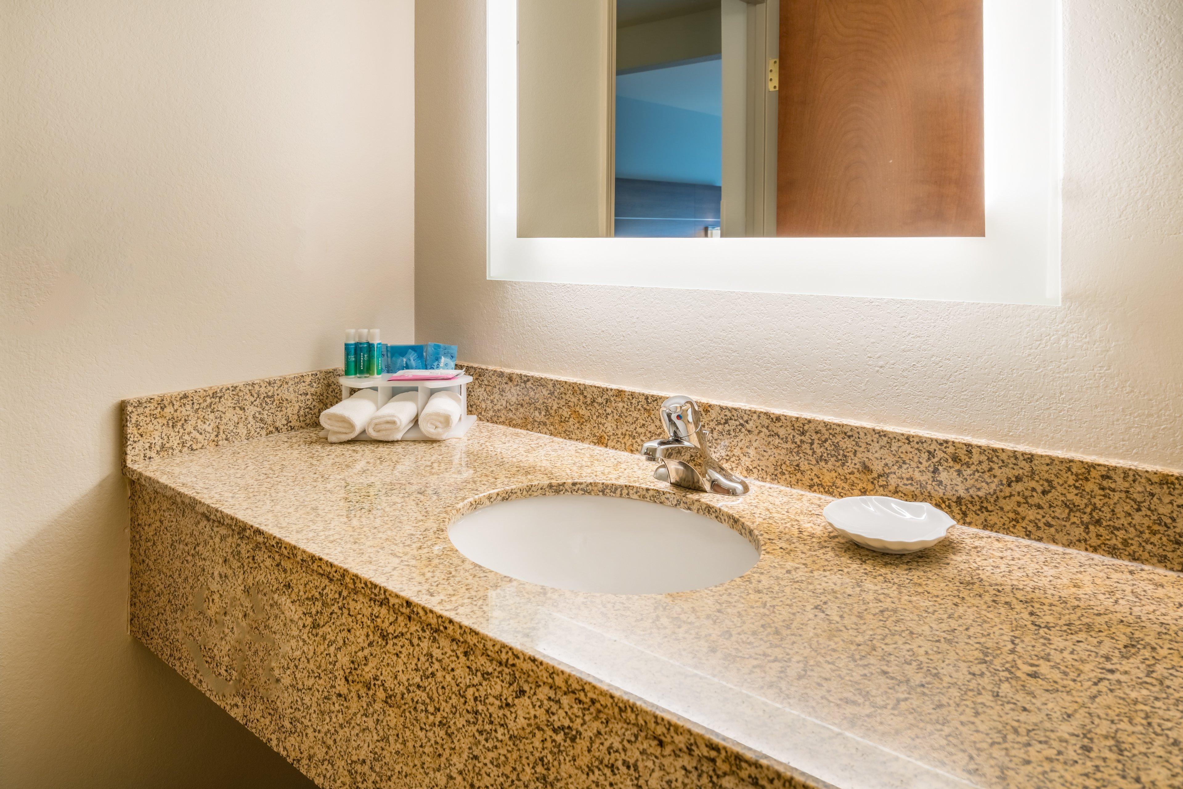 Holiday Inn Express & Suites Rocky Mount Smith Mountain Lake By Ihg Bagian luar foto