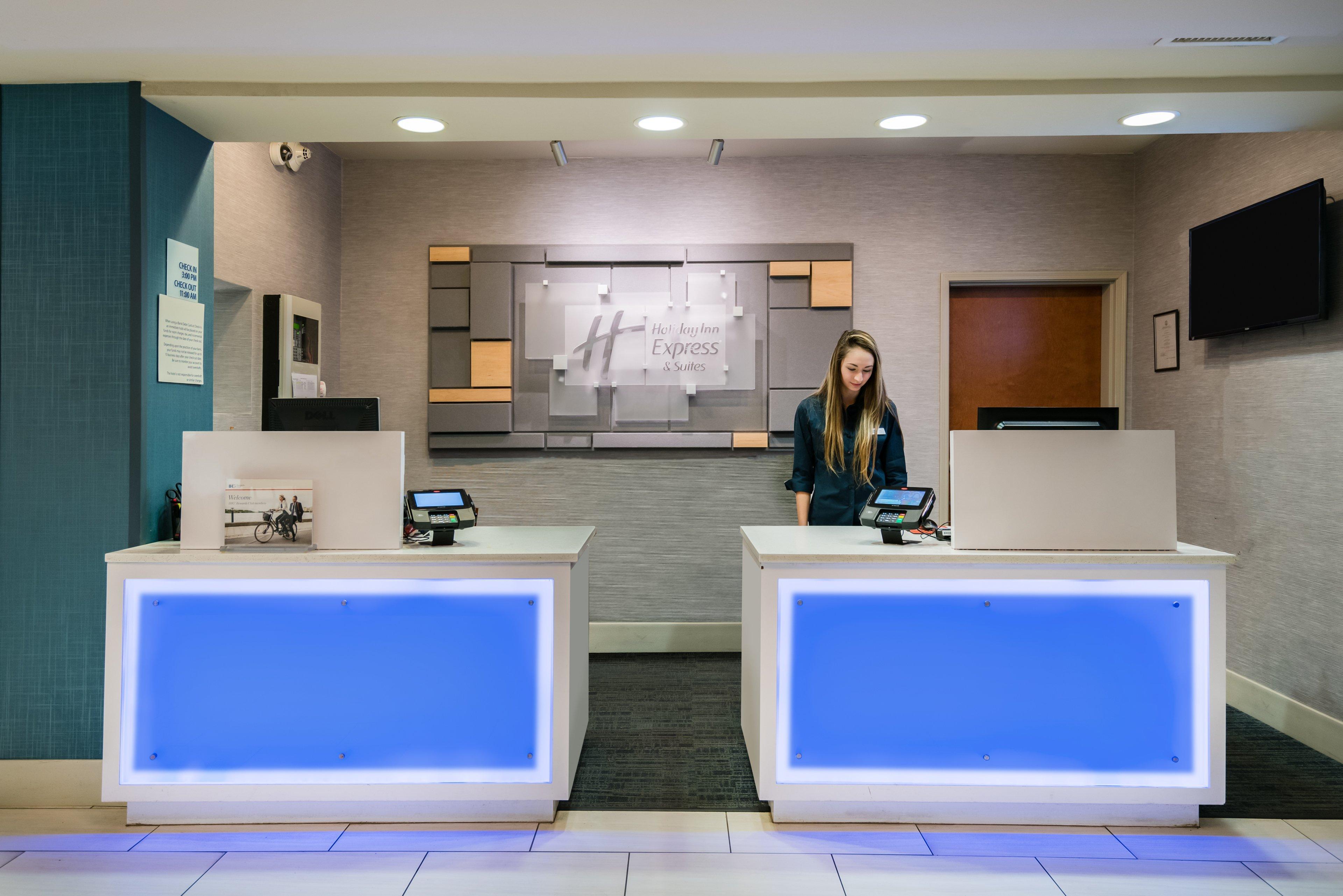 Holiday Inn Express & Suites Rocky Mount Smith Mountain Lake By Ihg Bagian luar foto