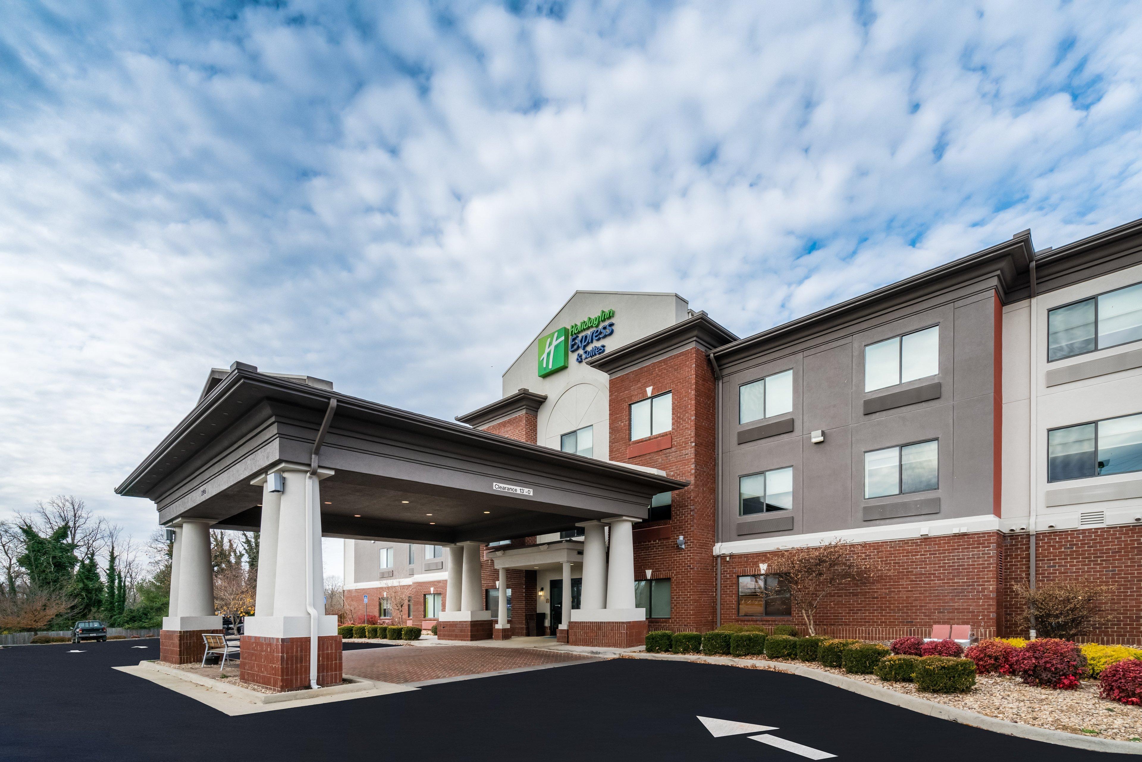 Holiday Inn Express & Suites Rocky Mount Smith Mountain Lake By Ihg Bagian luar foto
