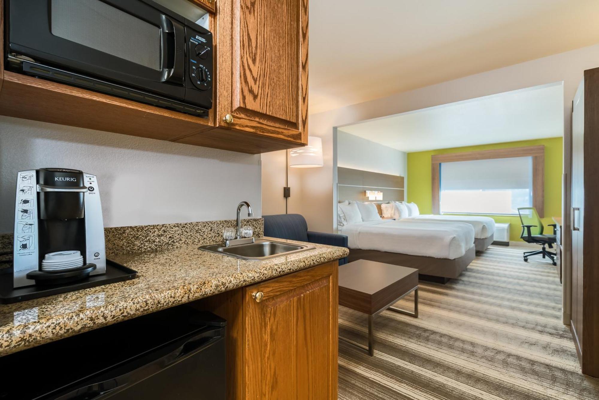 Holiday Inn Express & Suites Rocky Mount Smith Mountain Lake By Ihg Bagian luar foto
