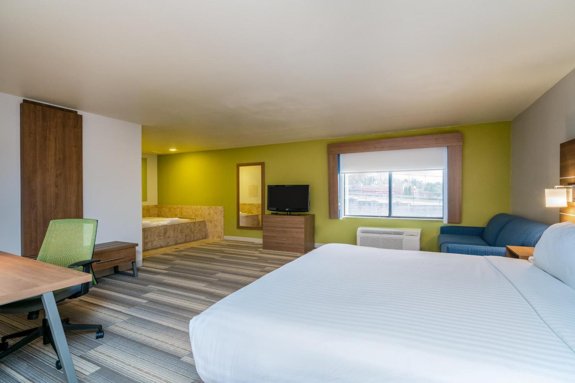 Holiday Inn Express & Suites Rocky Mount Smith Mountain Lake By Ihg Bagian luar foto