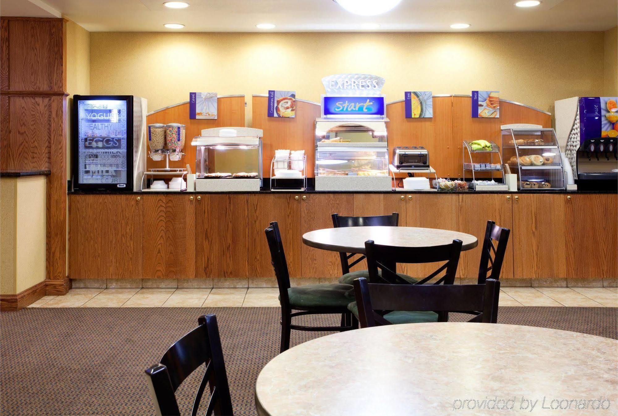 Holiday Inn Express & Suites Rocky Mount Smith Mountain Lake By Ihg Restoran foto