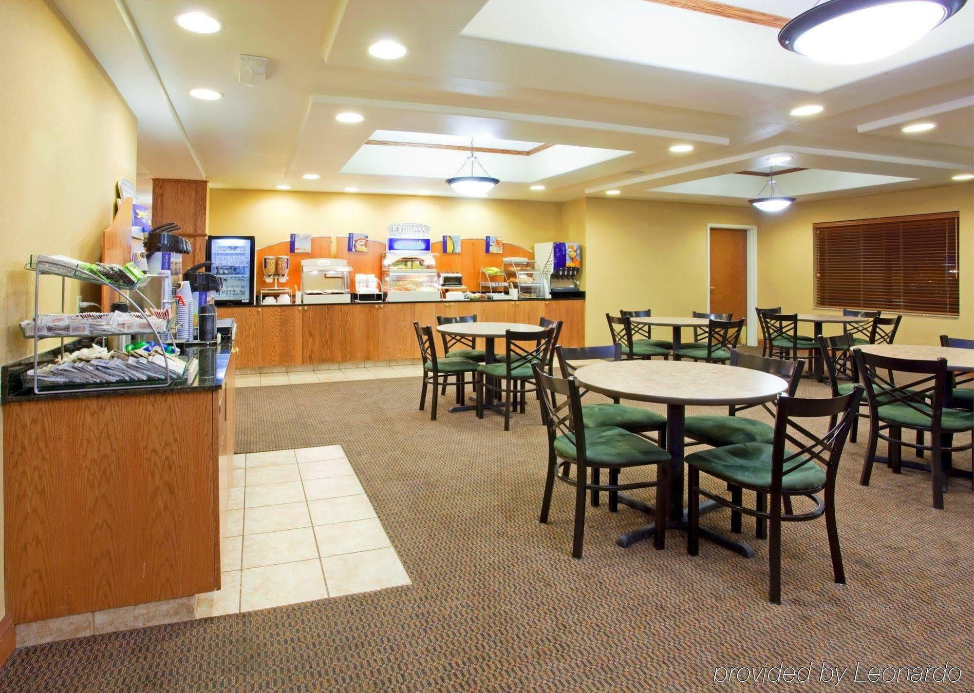 Holiday Inn Express & Suites Rocky Mount Smith Mountain Lake By Ihg Restoran foto