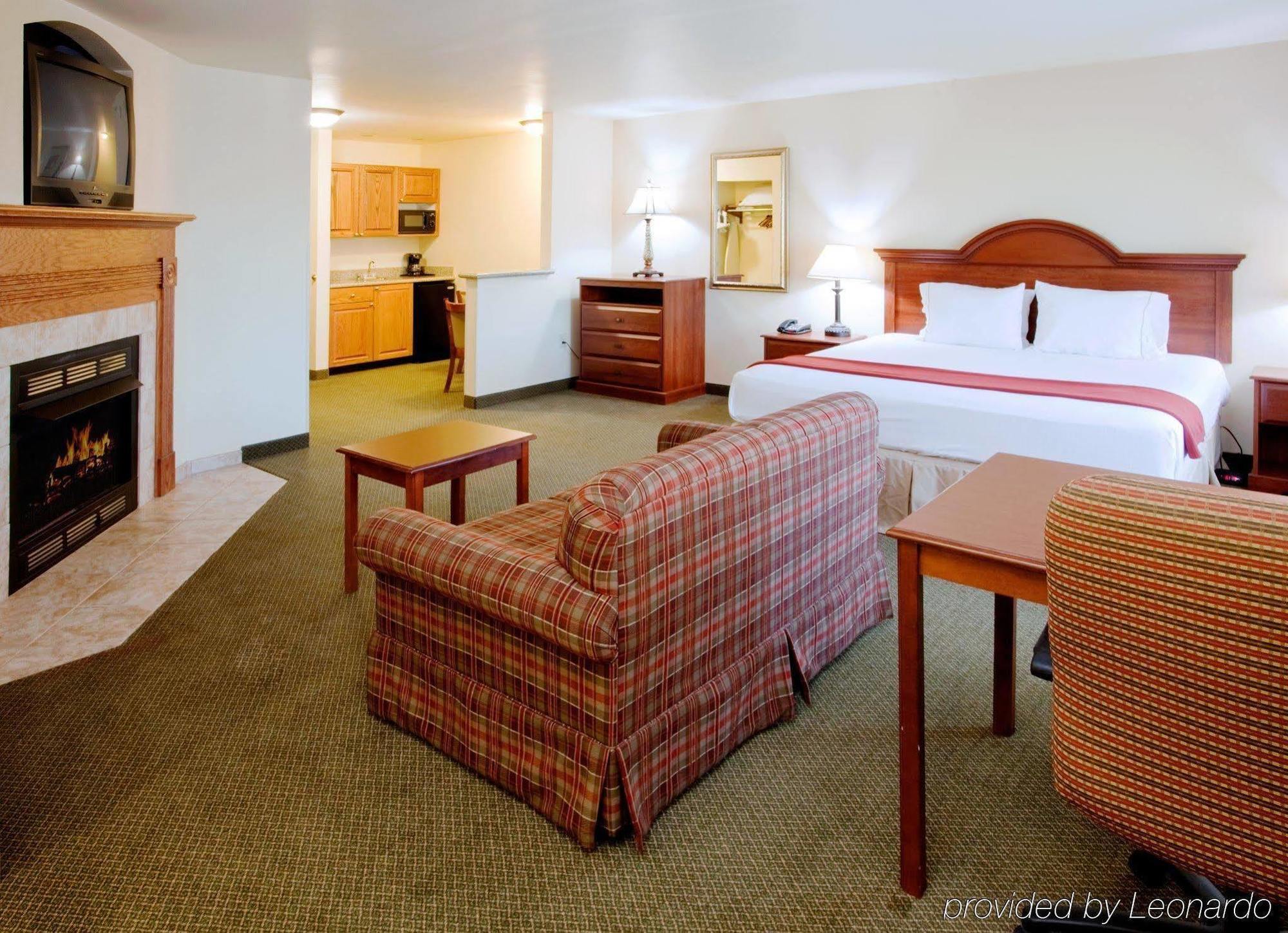 Holiday Inn Express & Suites Rocky Mount Smith Mountain Lake By Ihg Ruang foto
