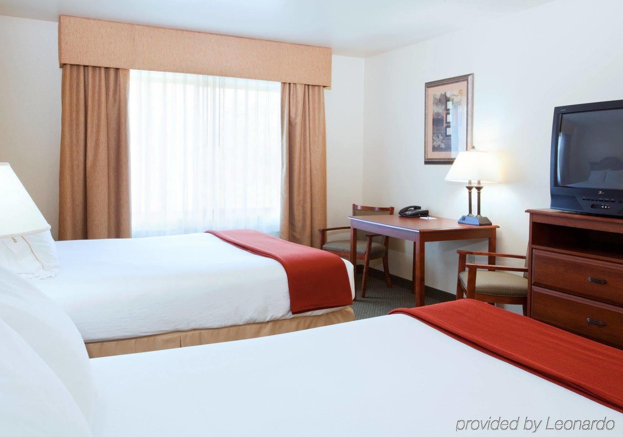 Holiday Inn Express & Suites Rocky Mount Smith Mountain Lake By Ihg Bagian luar foto